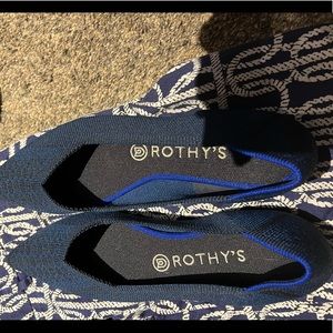 Blue and black snake skin Rothy’s 9.5